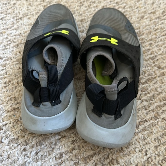 Under Armour shoes size kids 4 - Picture 3 of 4